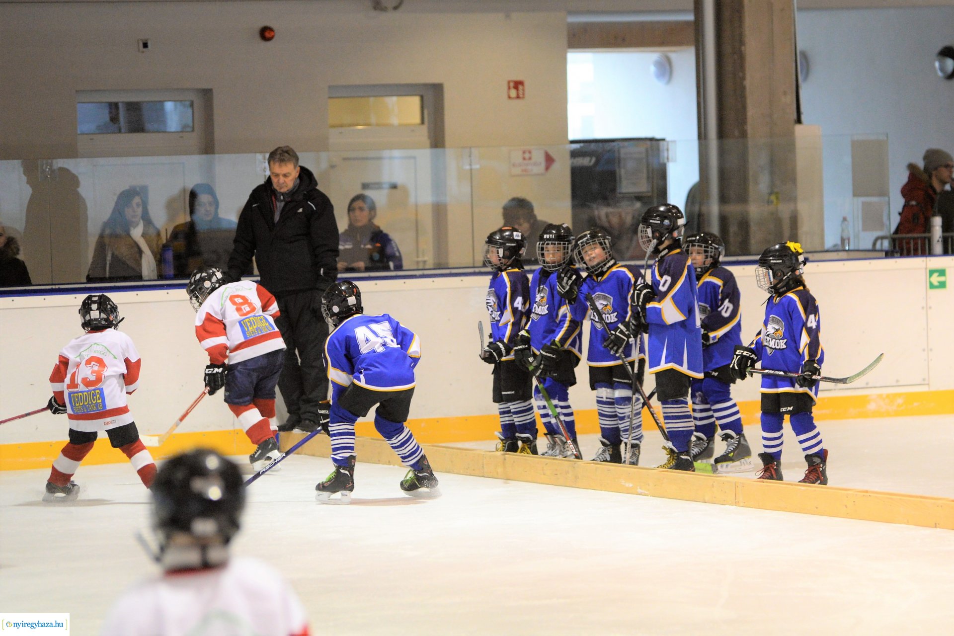 Jégkorong mérkőzések a Városi Jégpályán