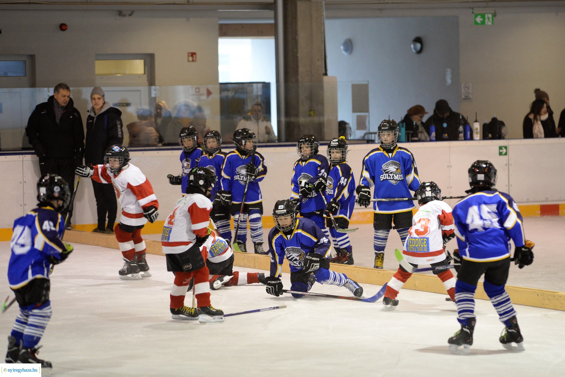 Jégkorong mérkőzések a Városi Jégpályán