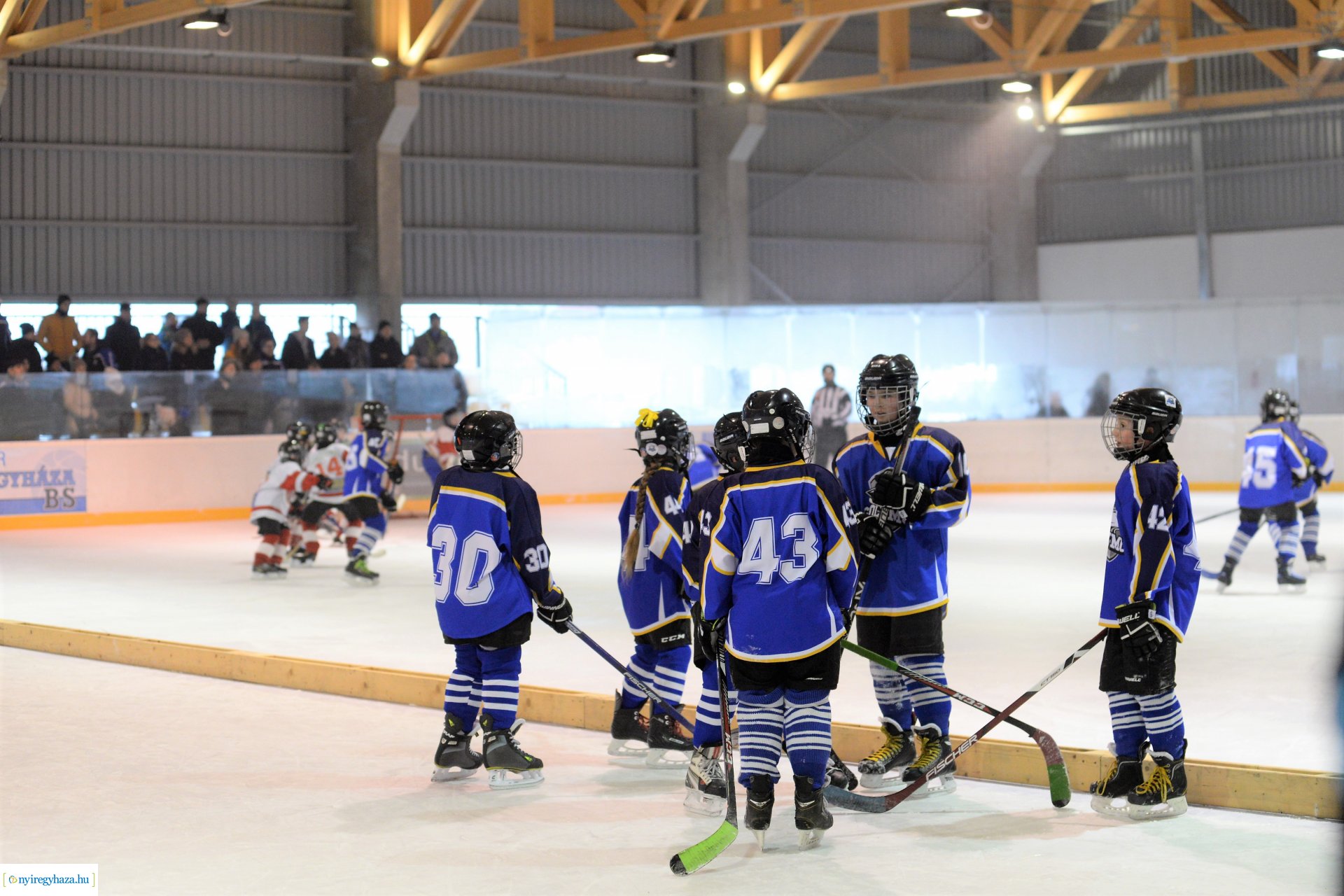 Jégkorong mérkőzések a Városi Jégpályán