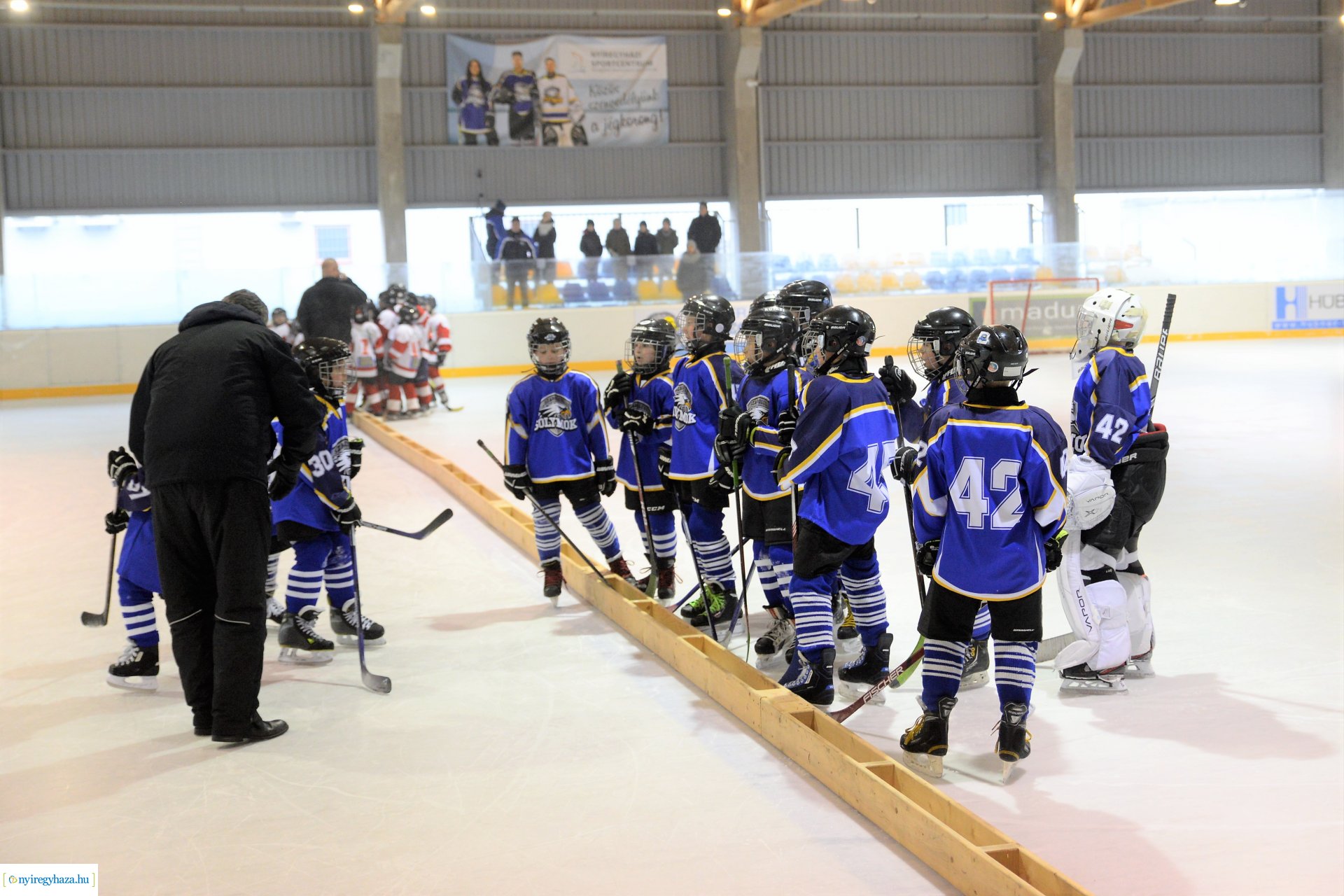 Jégkorong mérkőzések a Városi Jégpályán