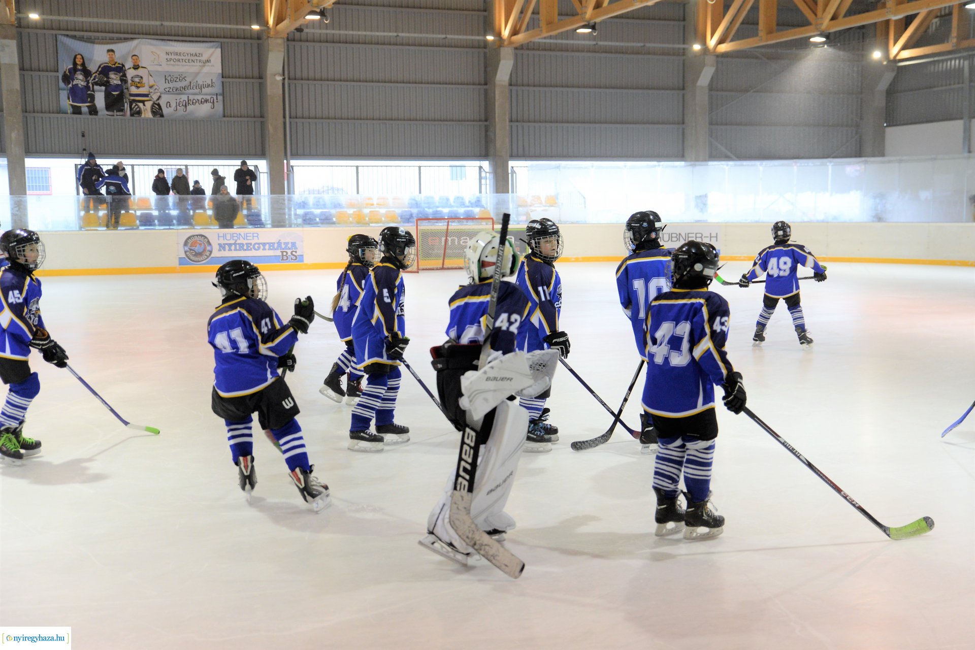 Jégkorong mérkőzések a Városi Jégpályán