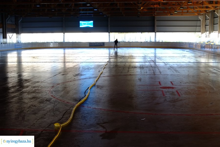 Jégpálya előkészítés 2022