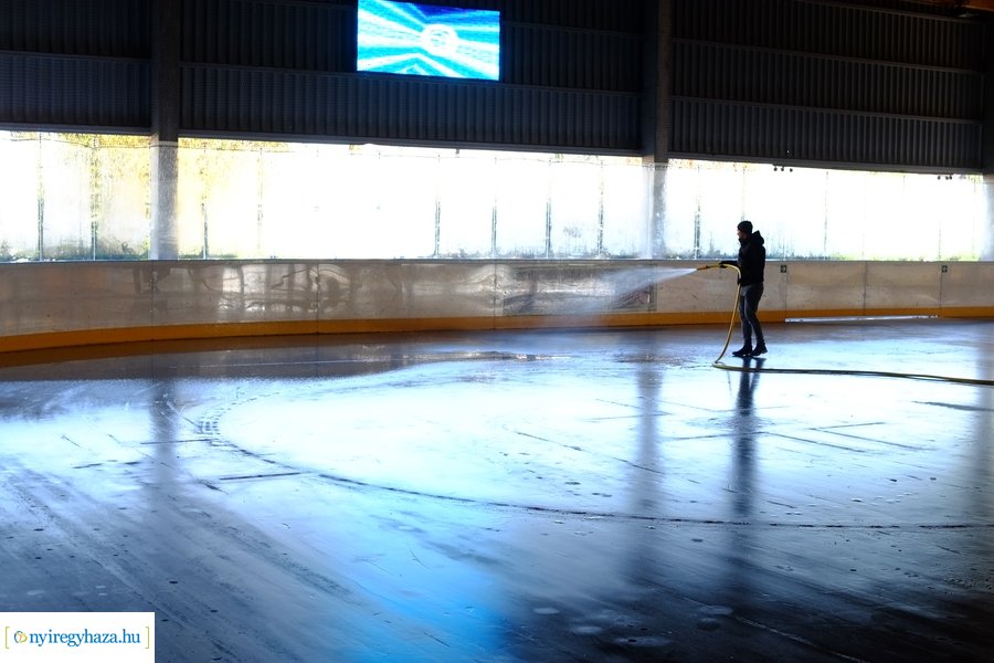 Jégpálya előkészítés 2022