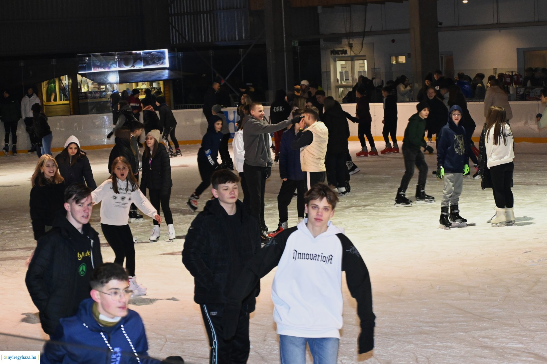 Jégpályák Éjszakája 2024