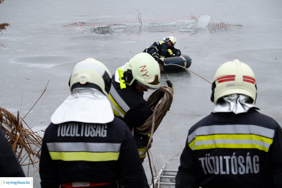 Jégről mentési gyakorlat a Bujtoson - 2020