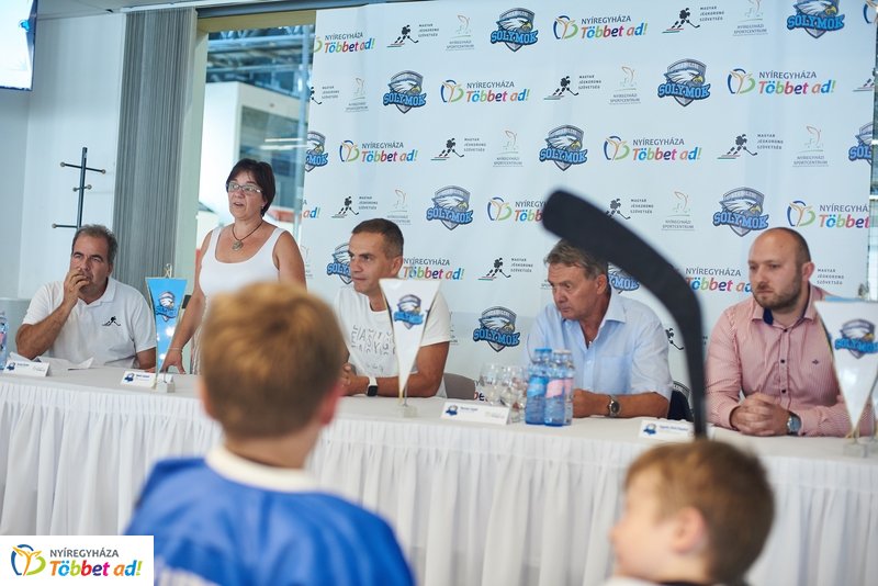 Jégsport sajtótájékoztató