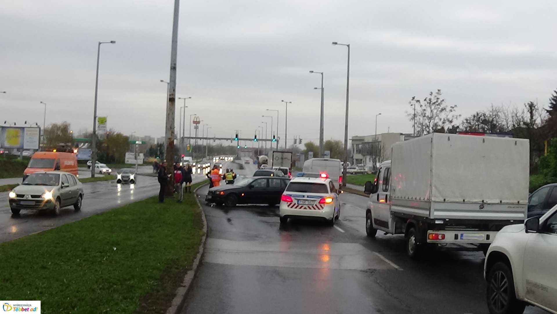 Jelentős anyagi kárral járó baleset a Pazonyi úton