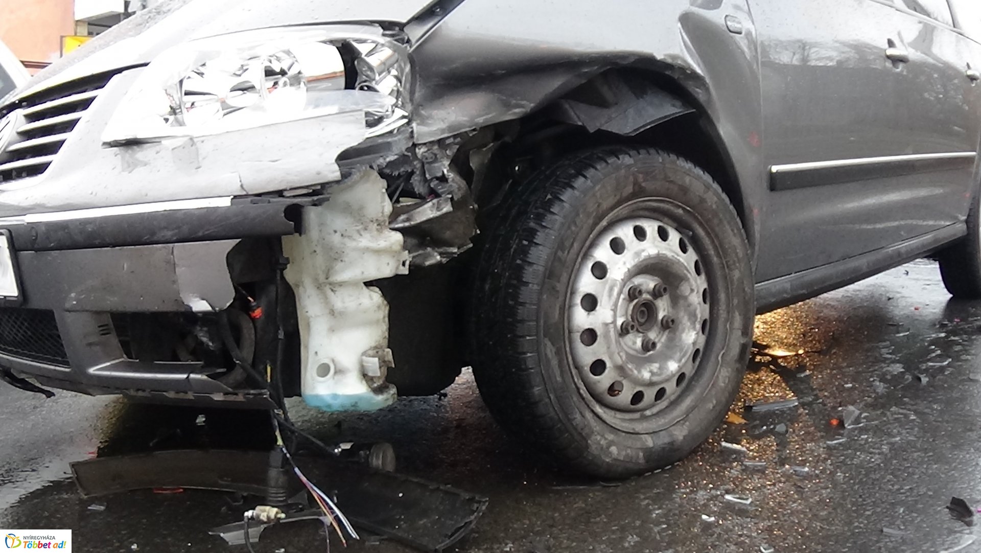 Jelentős anyagi kárral járó baleset a Pazonyi úton