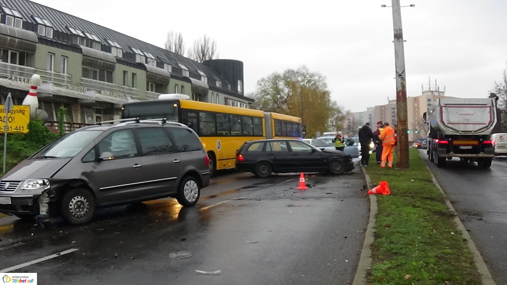 Jelentős anyagi kárral járó baleset a Pazonyi úton