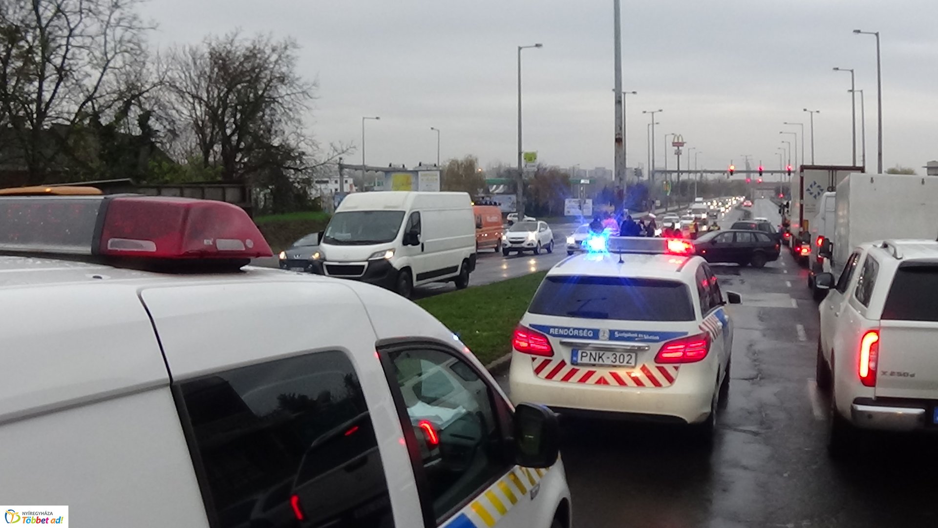 Jelentős anyagi kárral járó baleset a Pazonyi úton