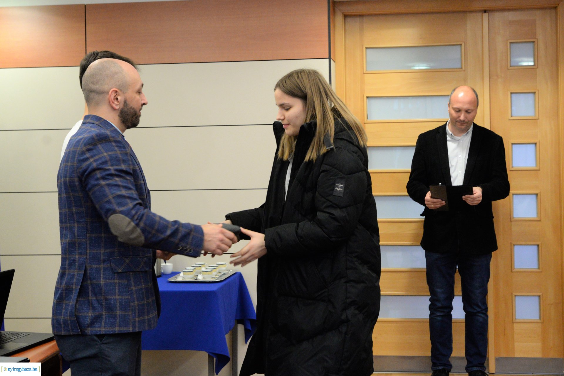 Jelképes laptop átadás a Nyíregyházi Egyetem elsőéves hallgatói részére