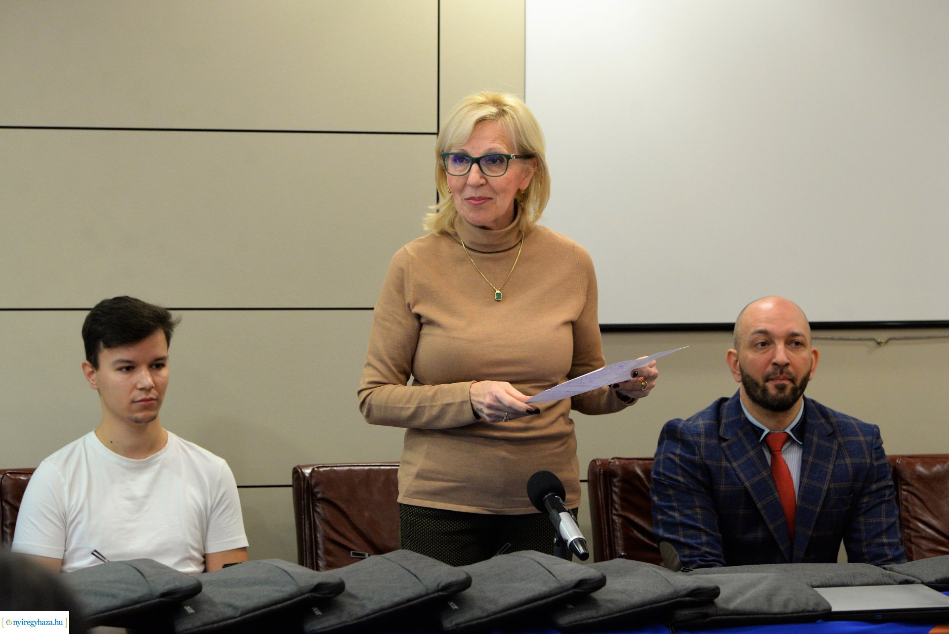 Jelképes laptop átadás a Nyíregyházi Egyetem elsőéves hallgatói részére