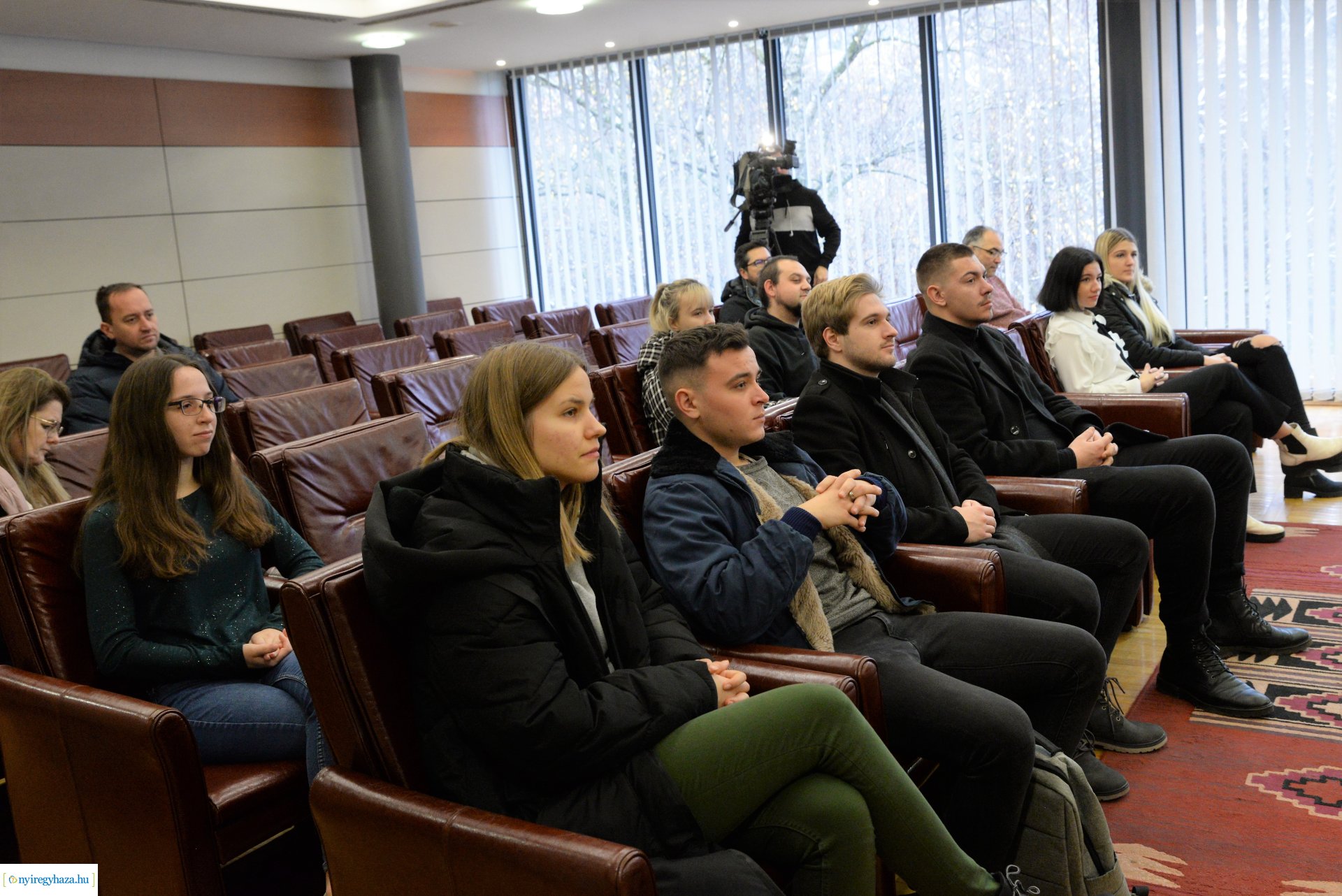 Jelképes laptop átadás a Nyíregyházi Egyetem elsőéves hallgatói részére