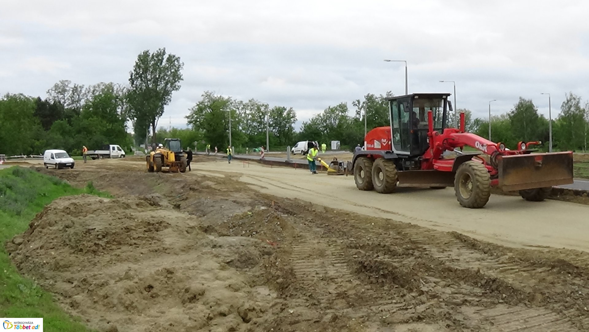 Jelzőlámpa irányítja a 38-as számú főút forgalmát