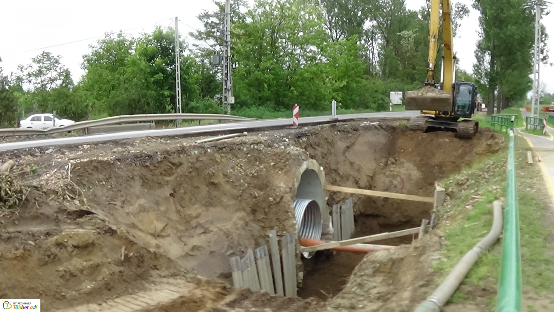 Jelzőlámpa irányítja a 38-as számú főút forgalmát