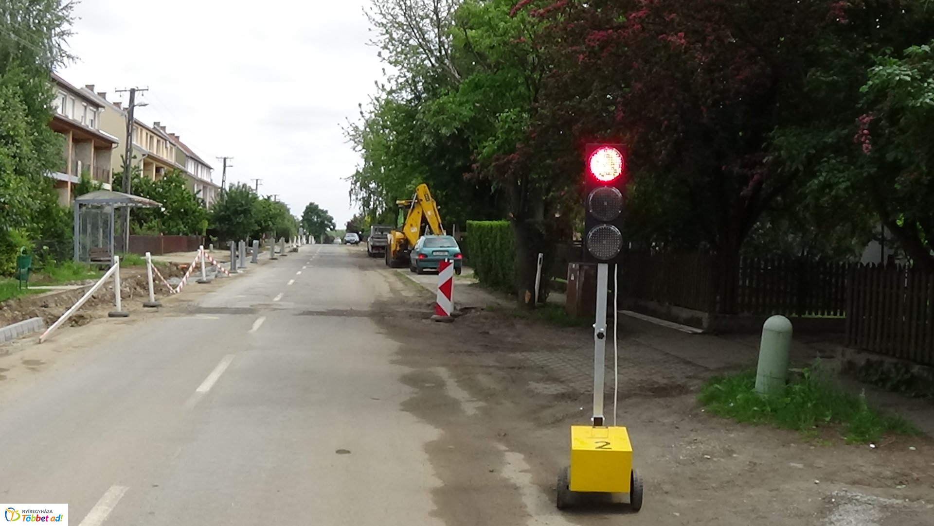 Jelzőlámpa irányítja a forgalmat