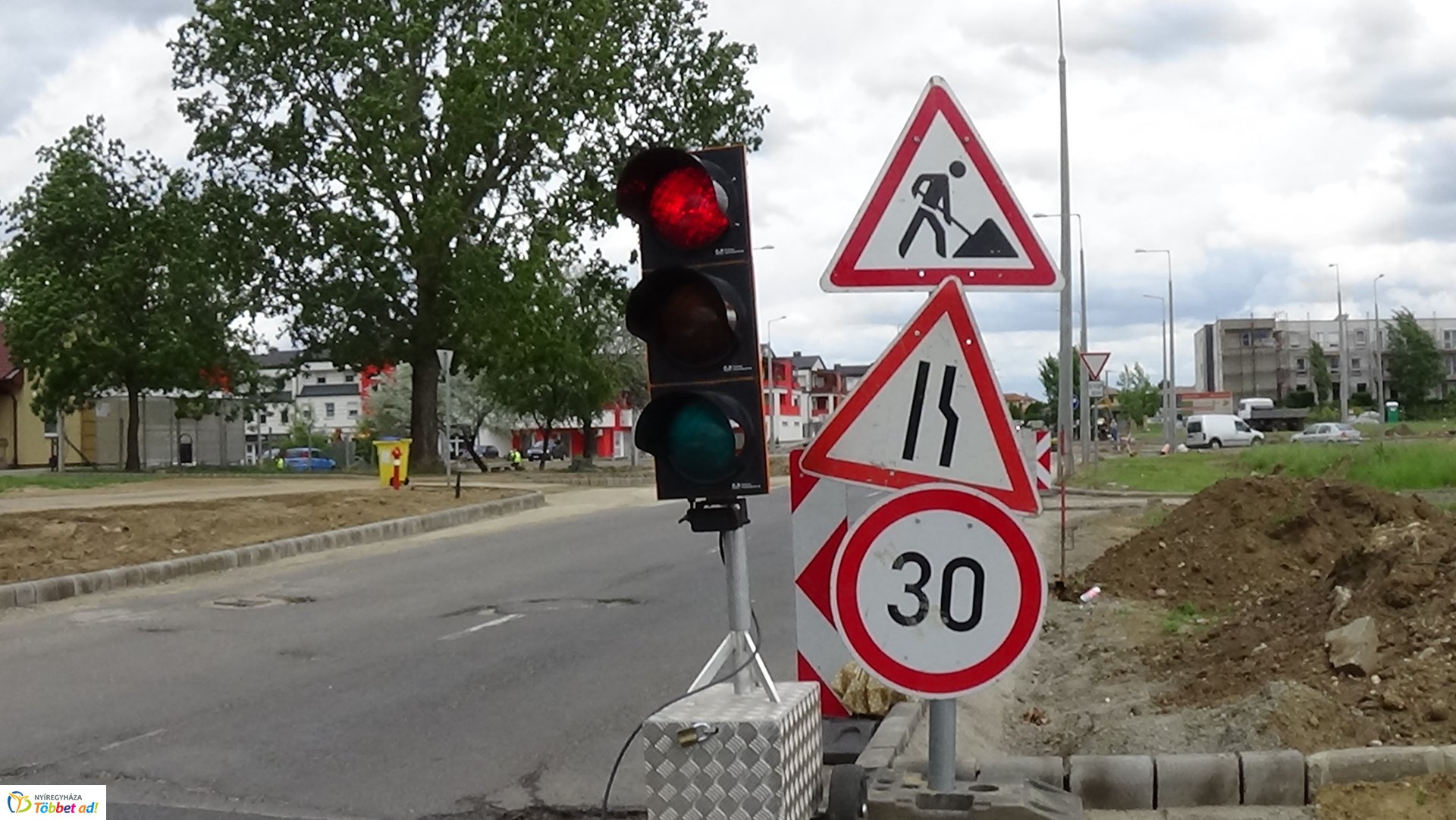 Jelzőlámpák irányítják a forgalmat