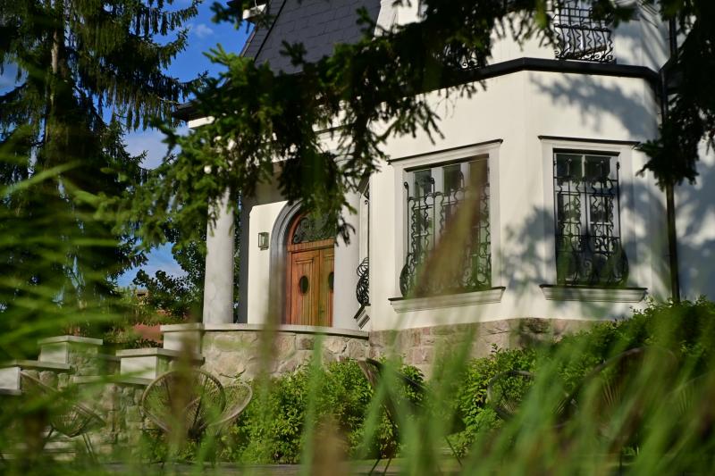 Jókai és a nők a Bencs Villában