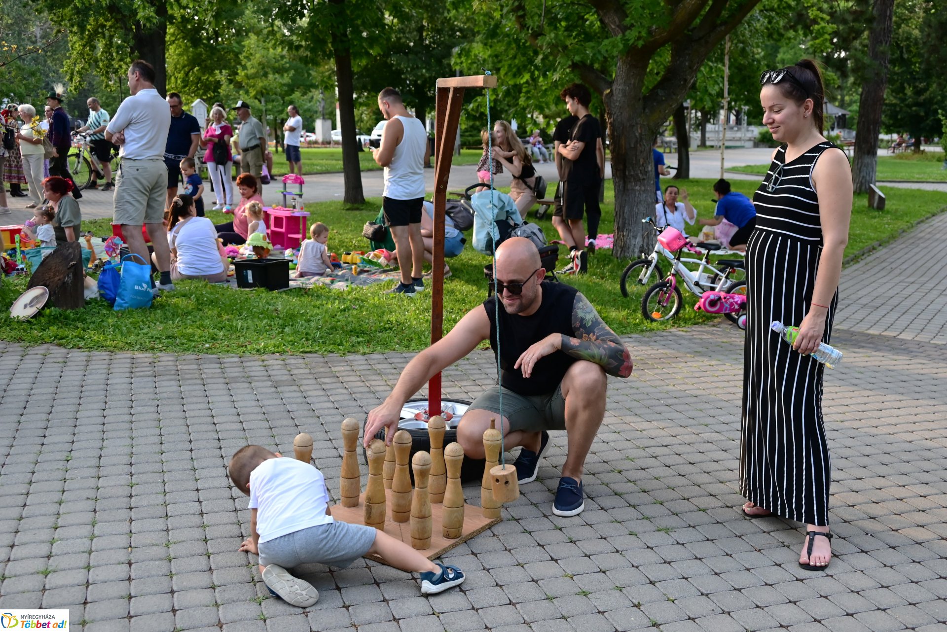 Jókedvű táncosok népesítették be Sóstót