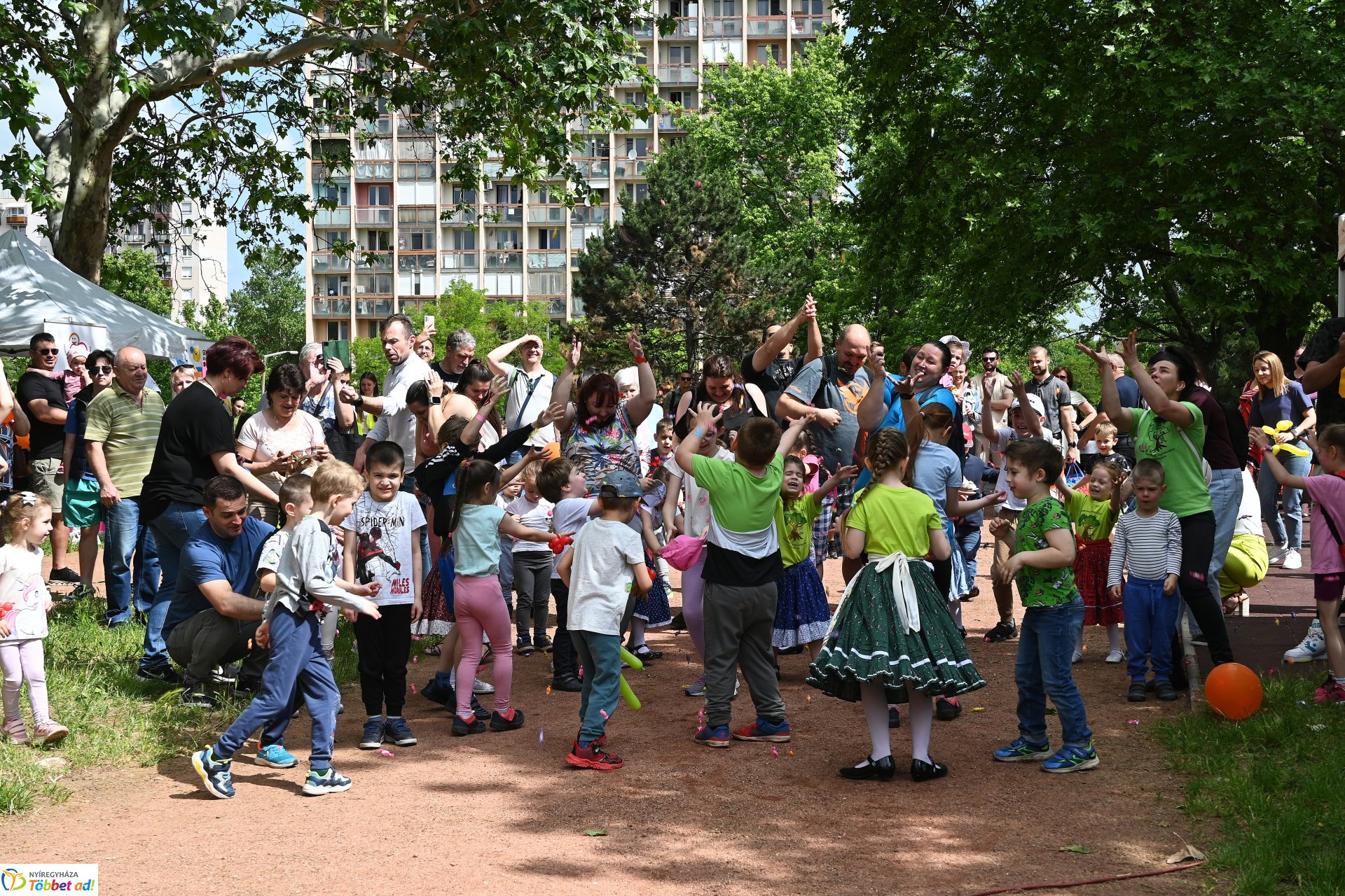Jósavárosi gyereknap - Gyereket a magasba! 