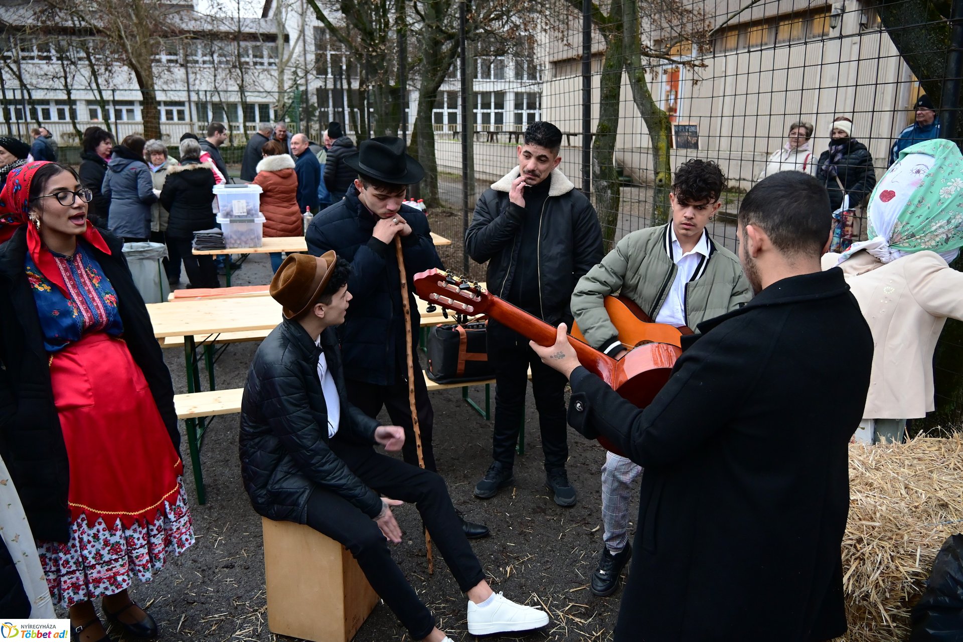 Jósavárosi télűző jelmezes felvonulás 
