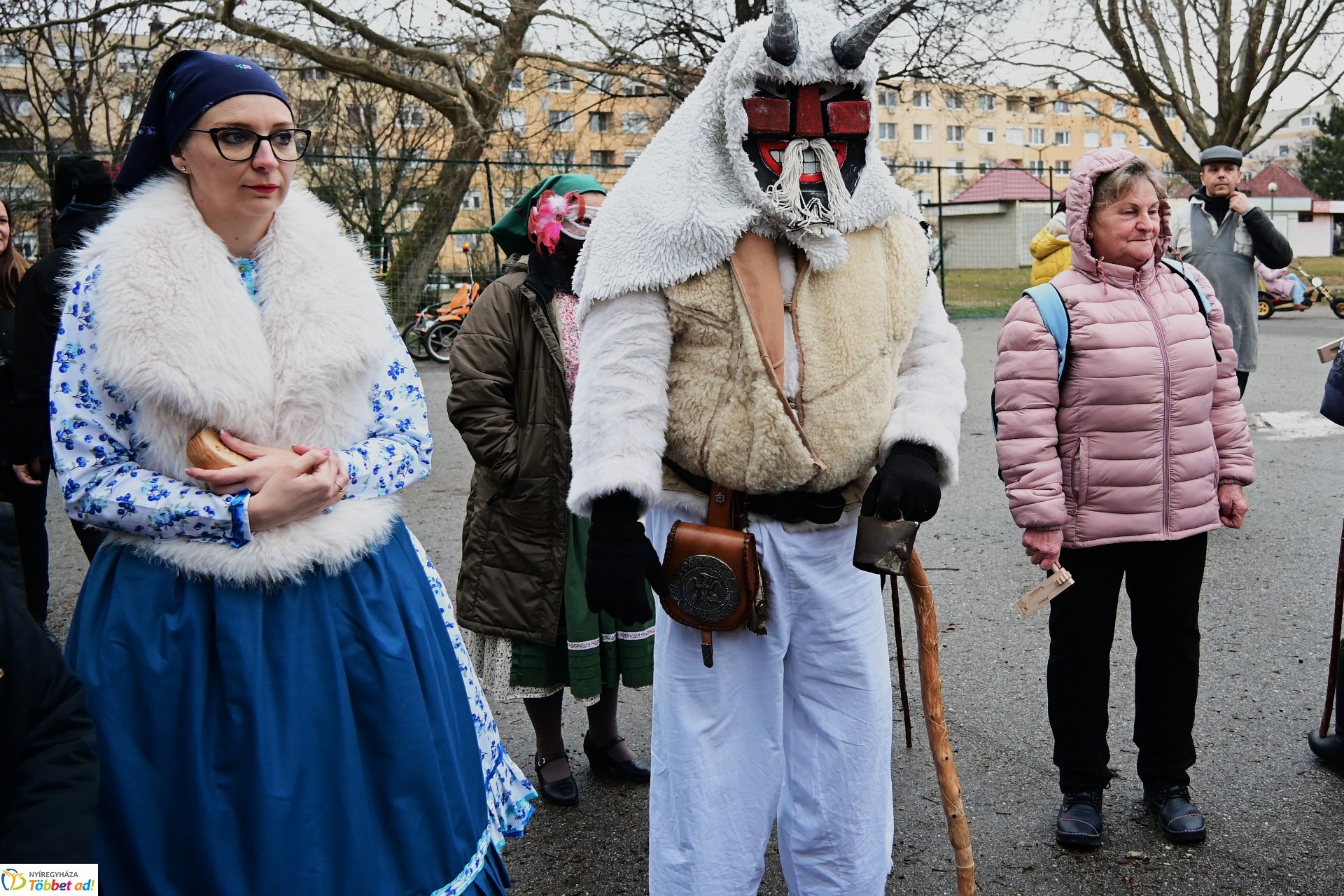 Jósavárosi télűző jelmezes felvonulás 