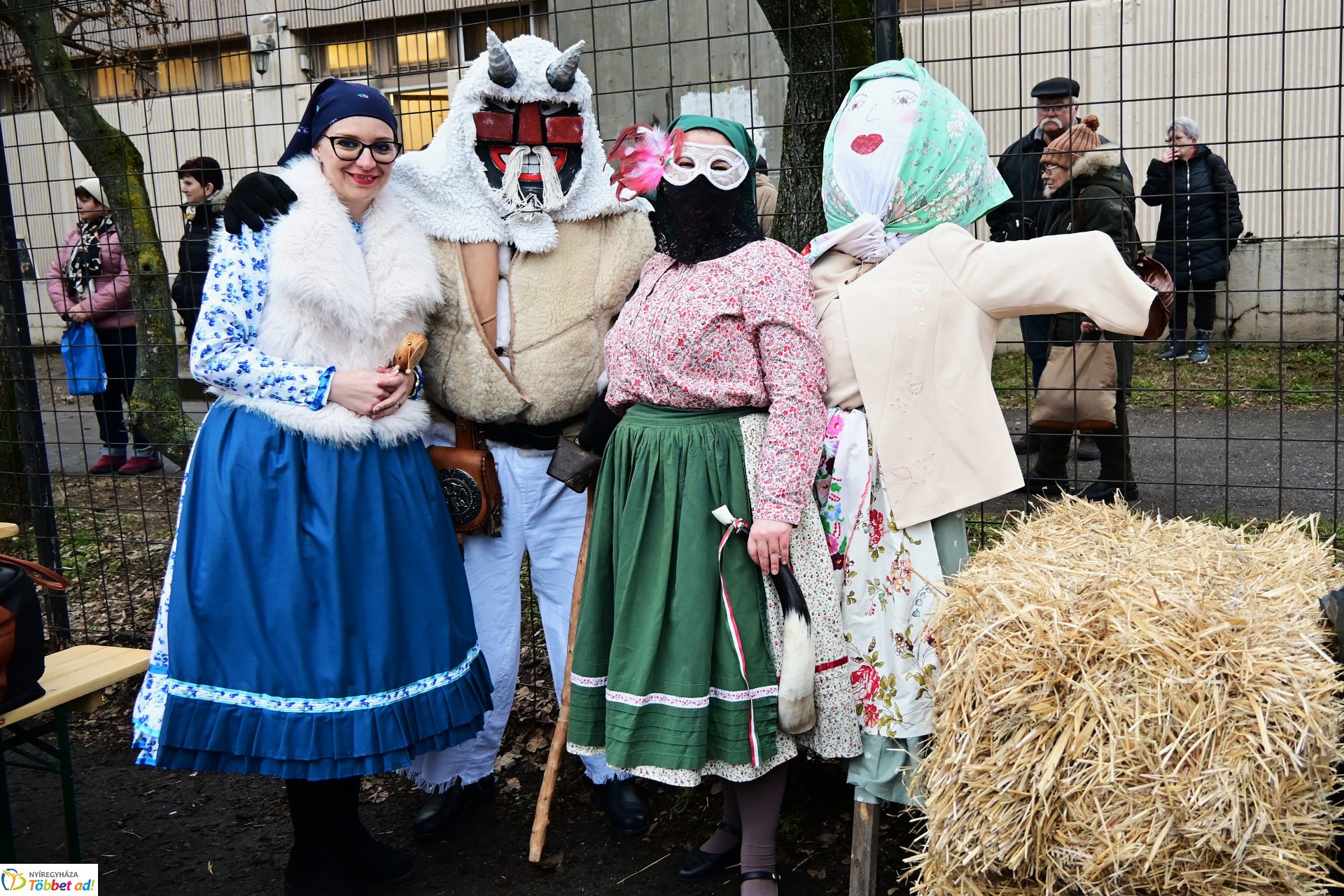 Jósavárosi télűző jelmezes felvonulás 