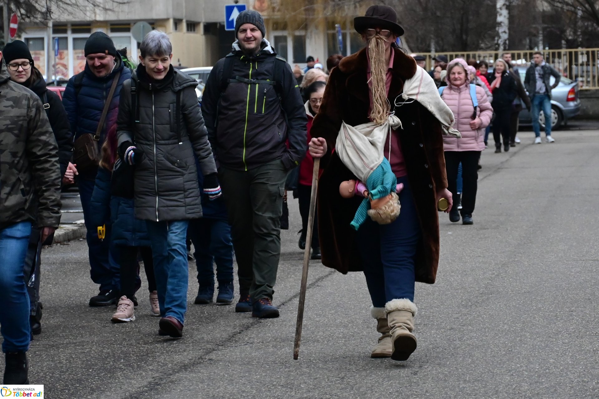 Jósavárosi télűző jelmezes felvonulás 