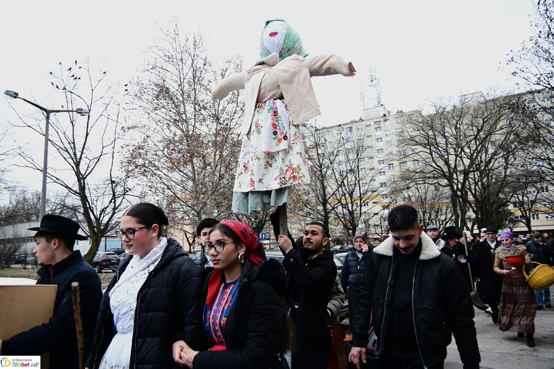 Jósavárosi télűző jelmezes felvonulás 