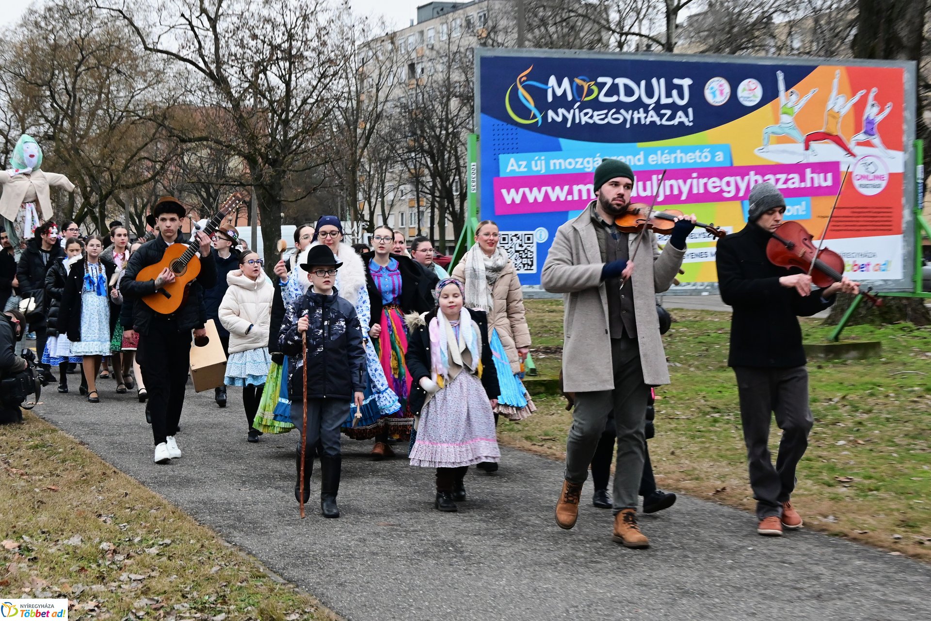 Jósavárosi télűző jelmezes felvonulás 