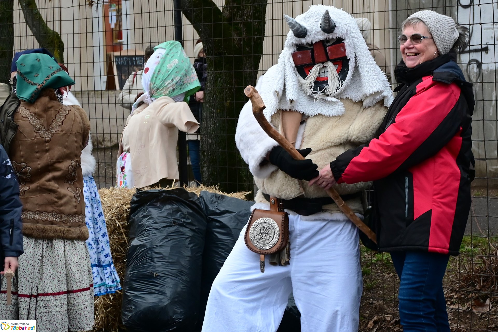 Jósavárosi télűző jelmezes felvonulás 
