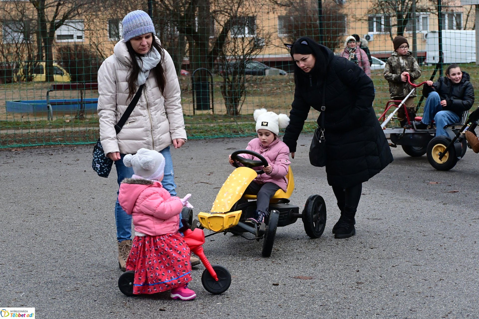 Jósavárosi télűző jelmezes felvonulás 