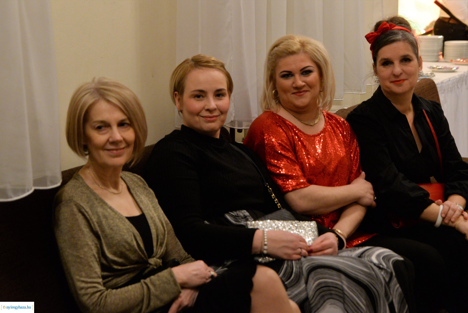 Jótékonysági  est a Jókaiban