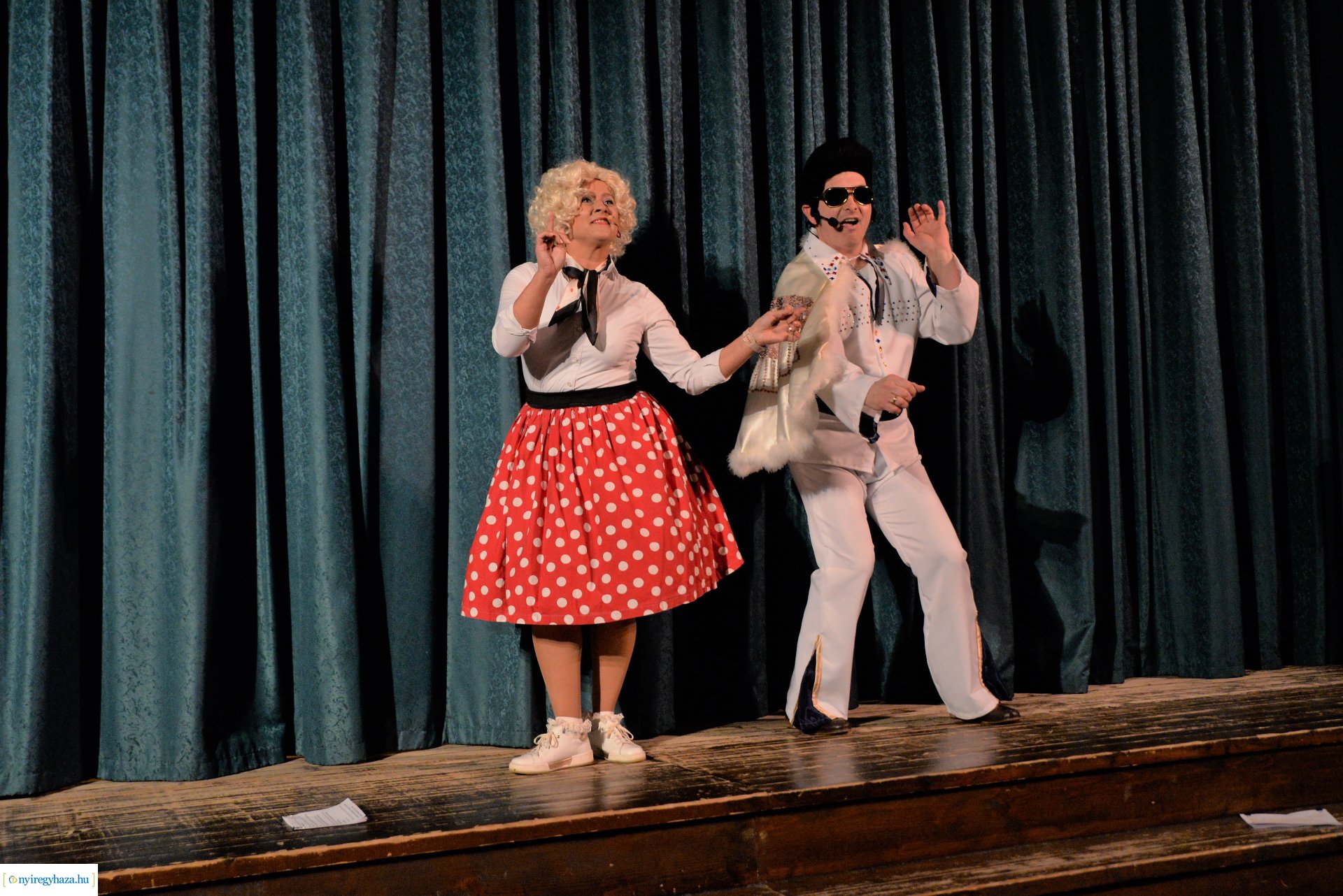 Jótékonysági  est a Jókaiban