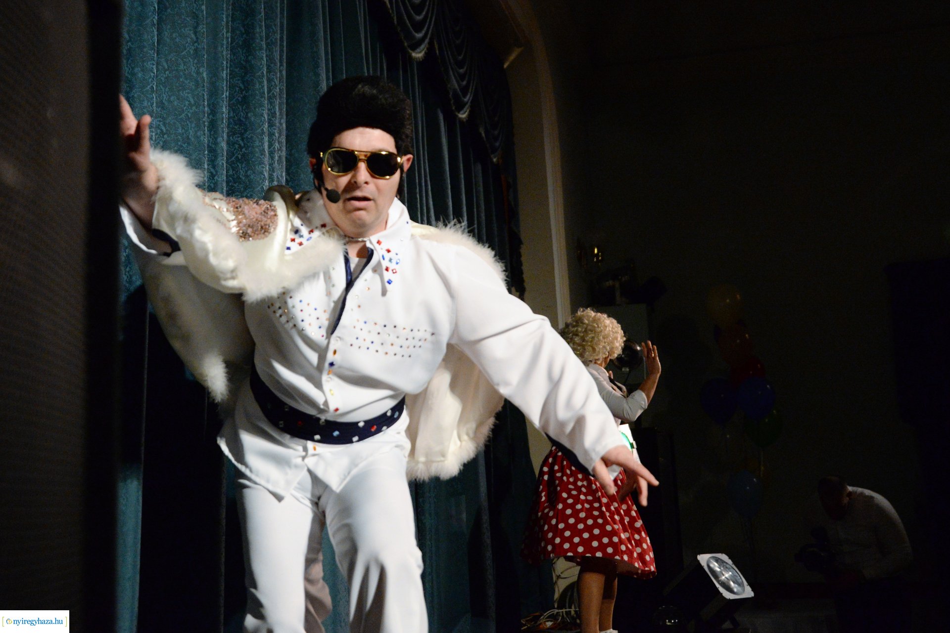 Jótékonysági  est a Jókaiban