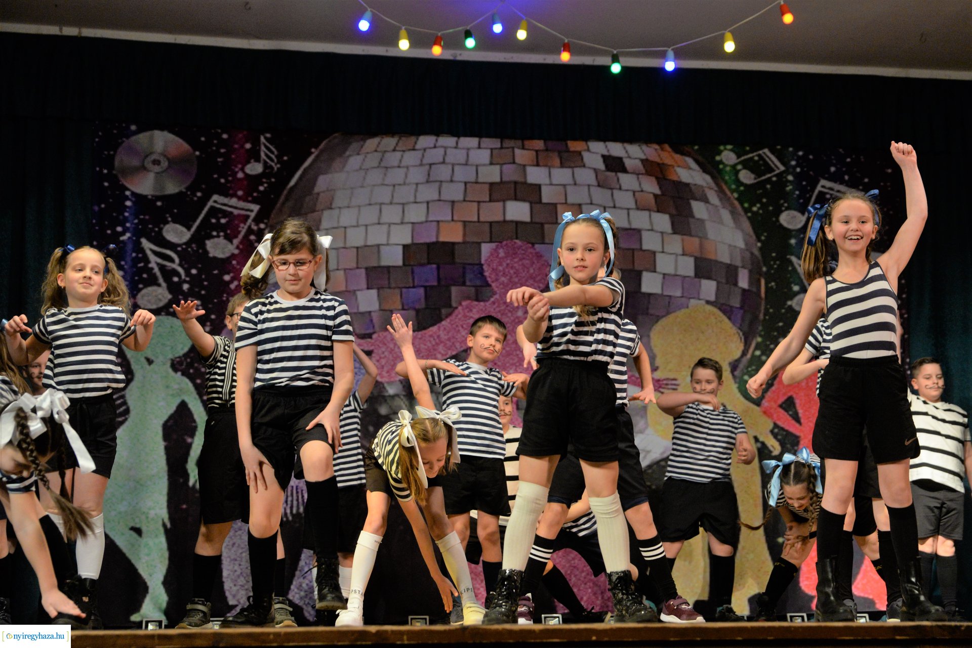 Jótékonysági  est a Jókaiban