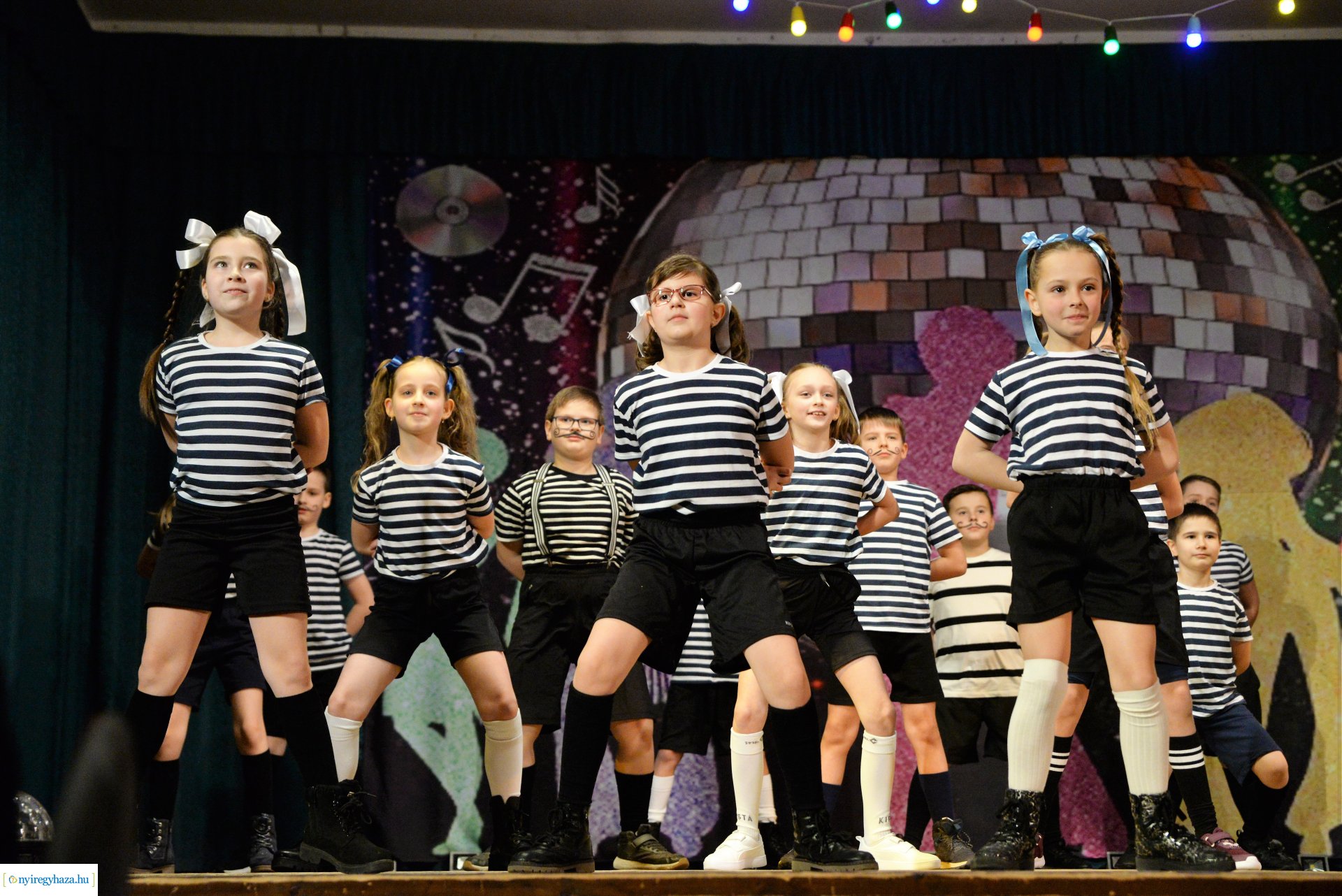 Jótékonysági  est a Jókaiban