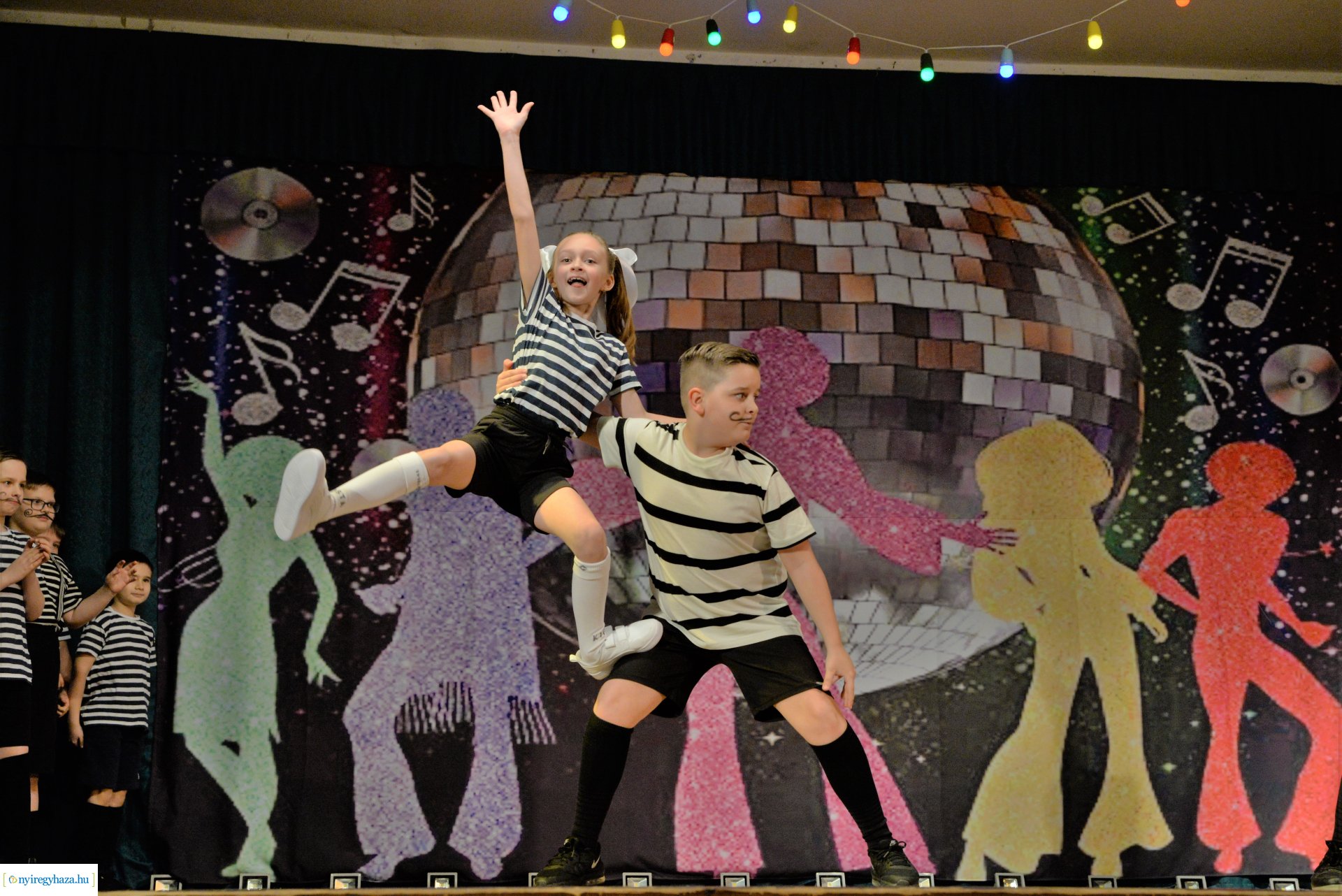 Jótékonysági  est a Jókaiban