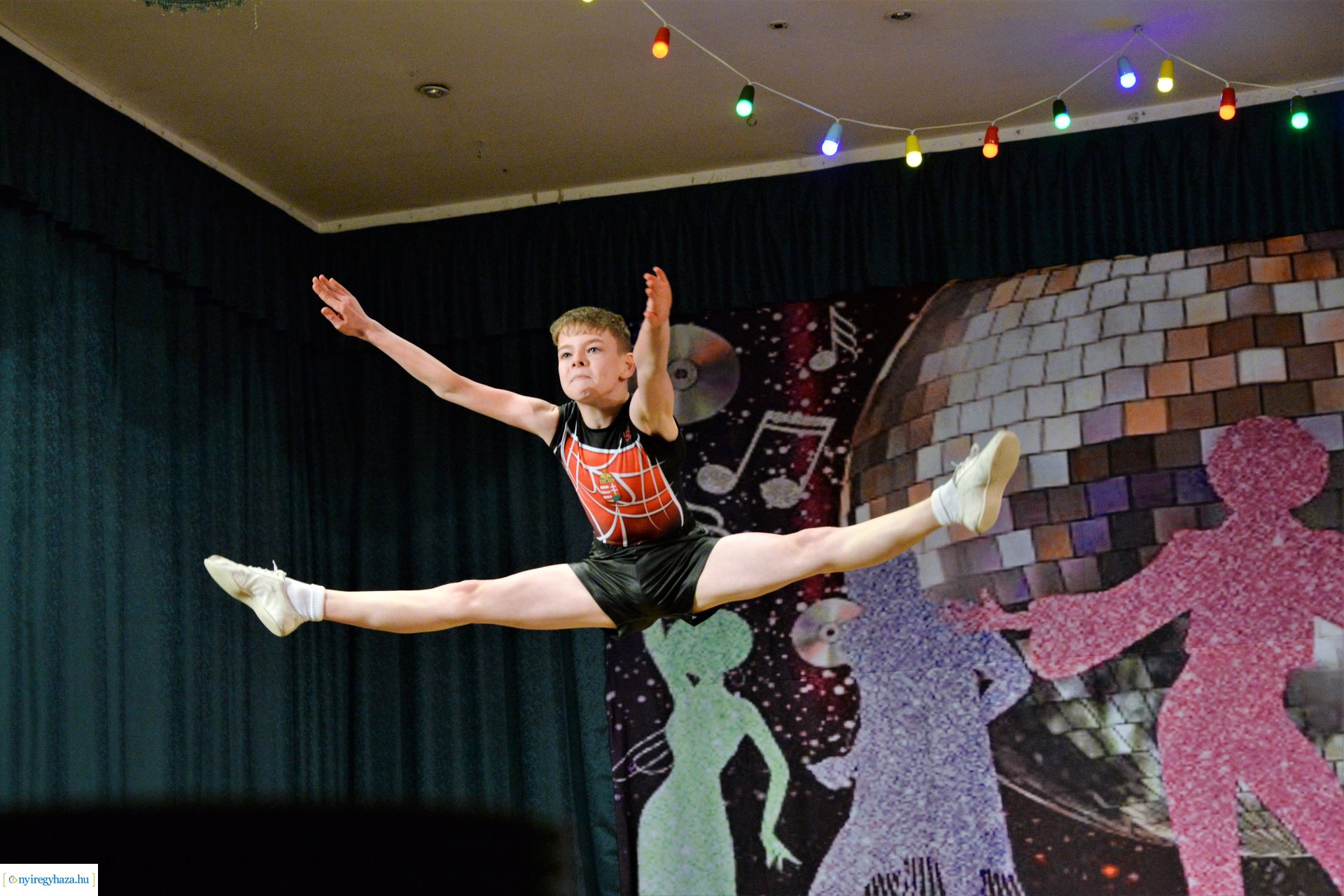 Jótékonysági  est a Jókaiban