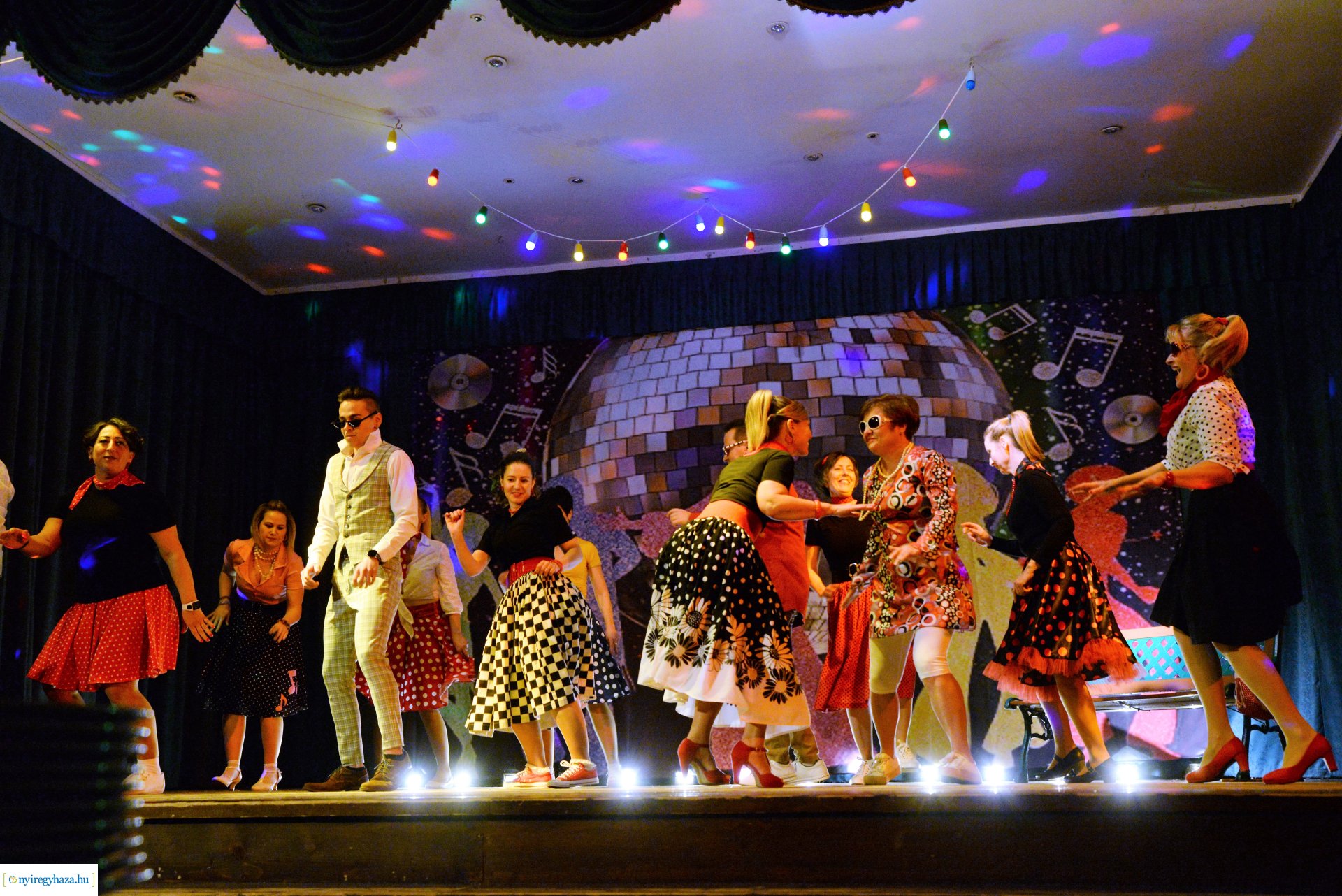 Jótékonysági  est a Jókaiban