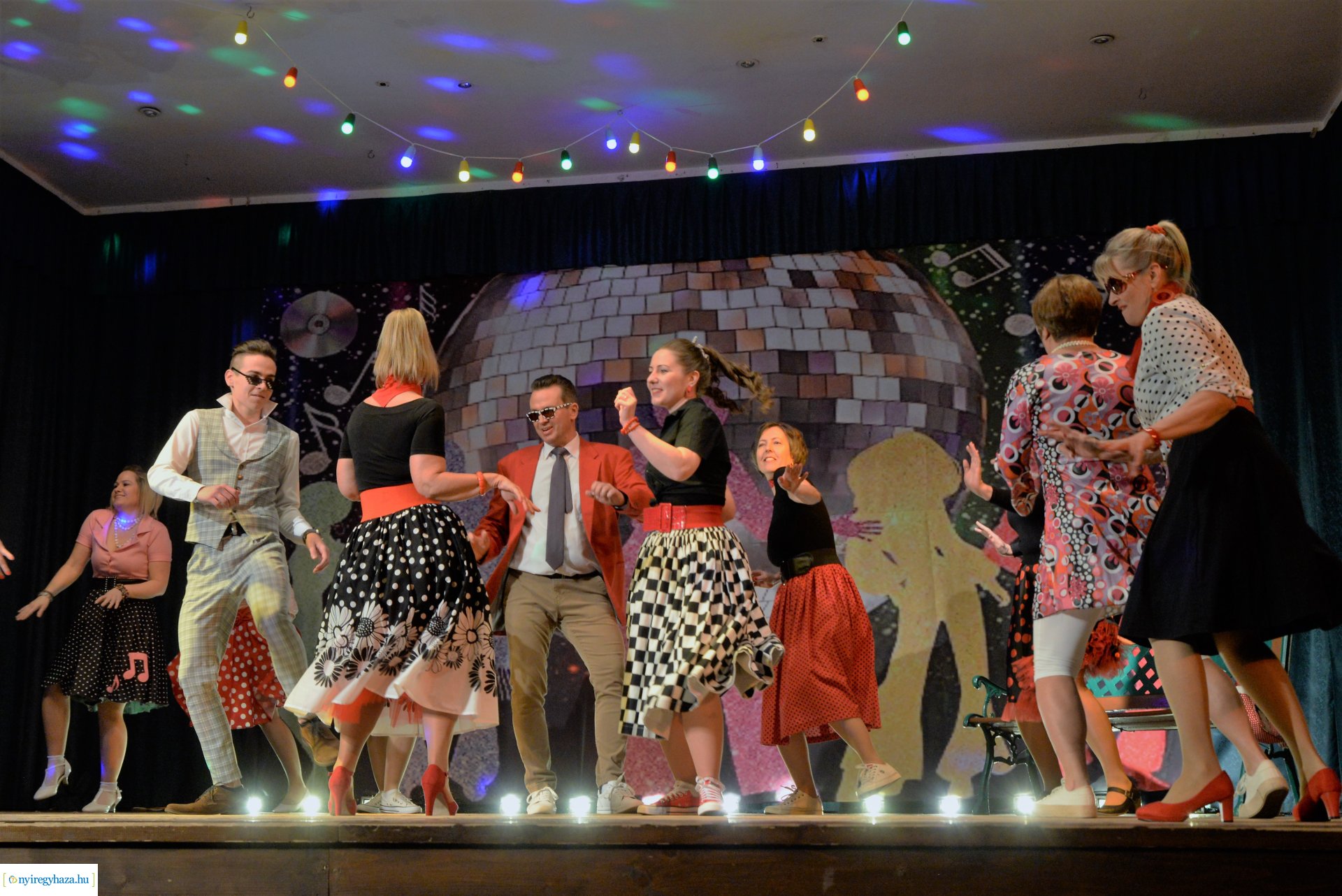 Jótékonysági  est a Jókaiban