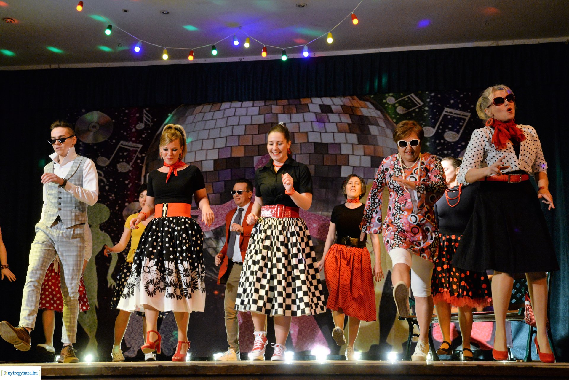 Jótékonysági  est a Jókaiban