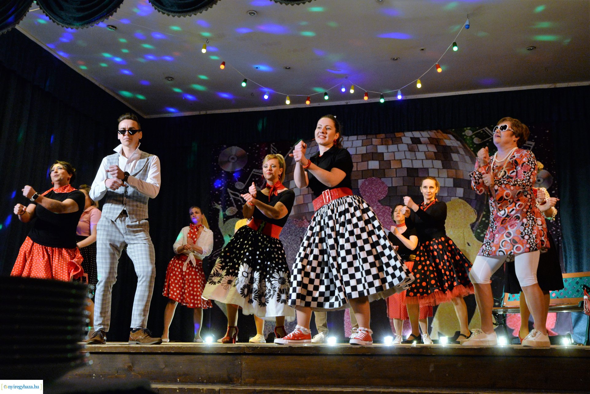 Jótékonysági  est a Jókaiban