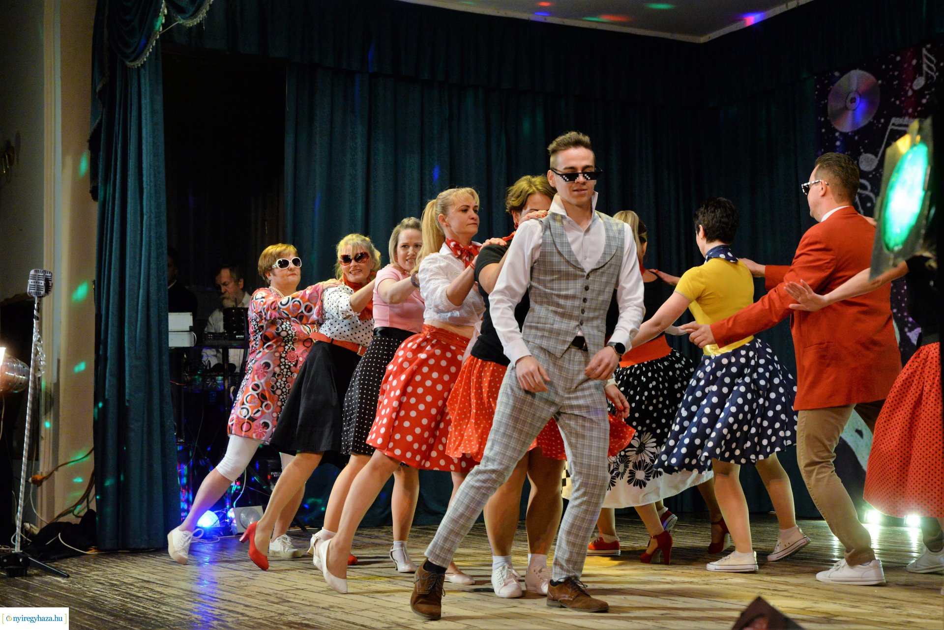 Jótékonysági  est a Jókaiban