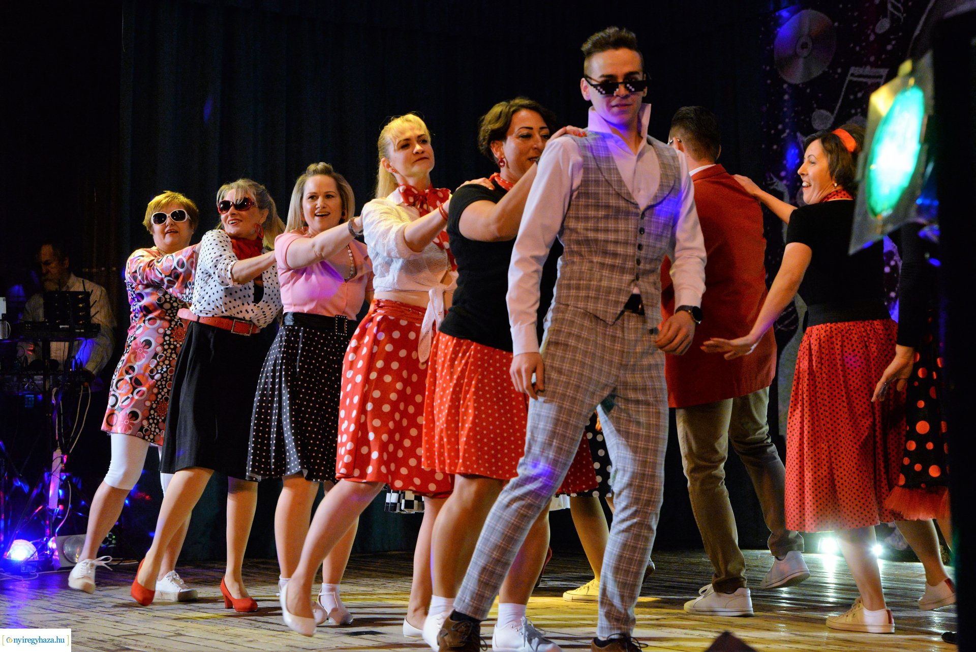 Jótékonysági  est a Jókaiban