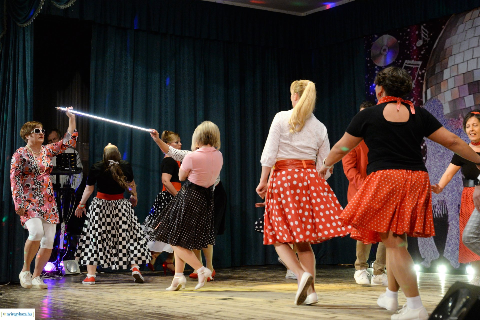 Jótékonysági  est a Jókaiban