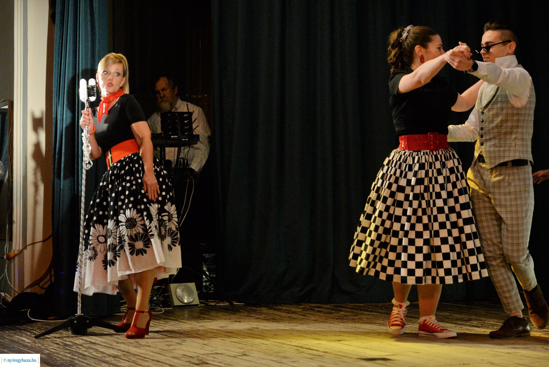 Jótékonysági  est a Jókaiban