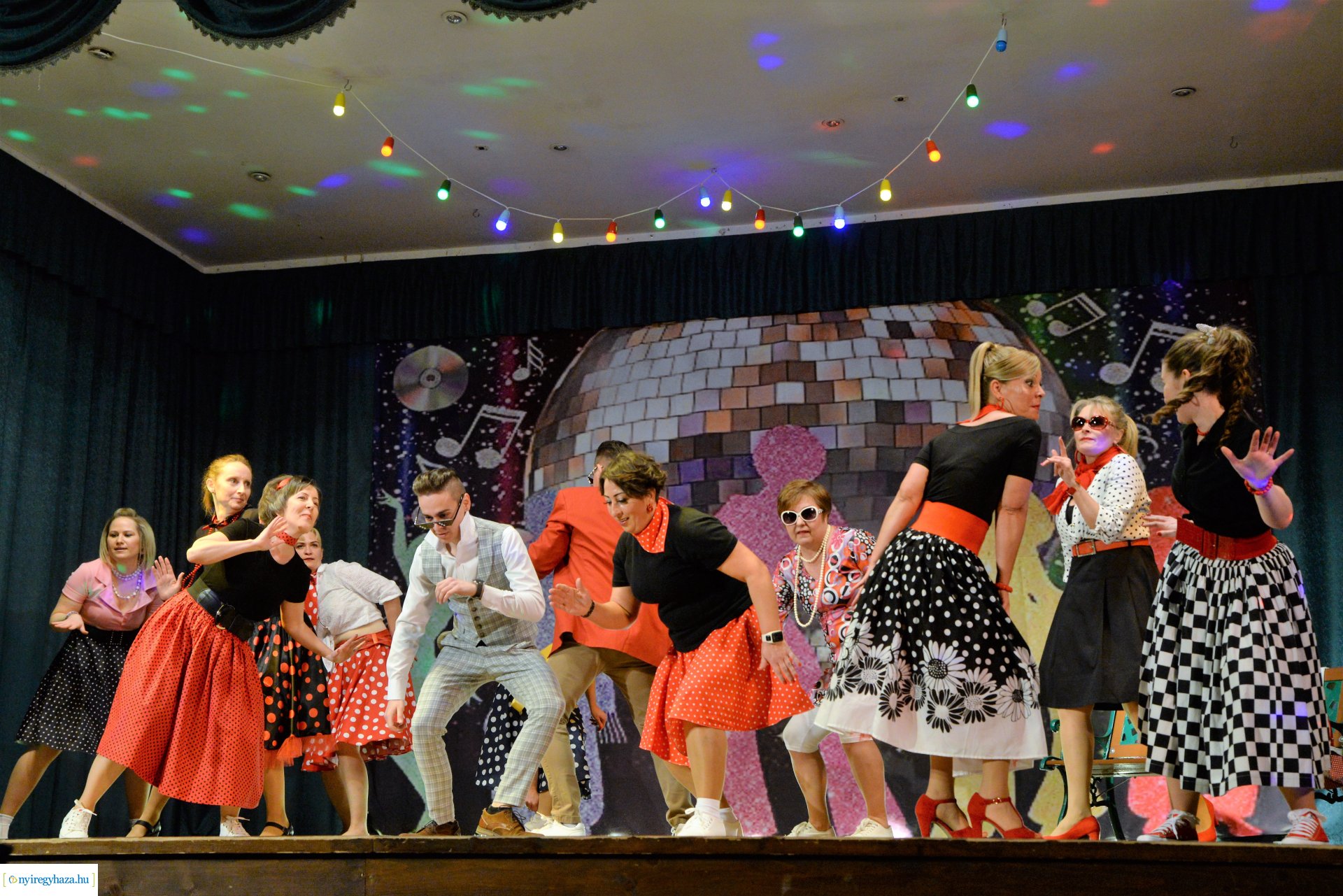 Jótékonysági  est a Jókaiban