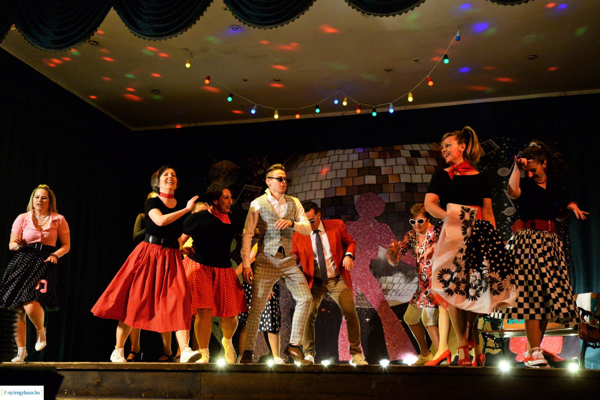 Jótékonysági  est a Jókaiban