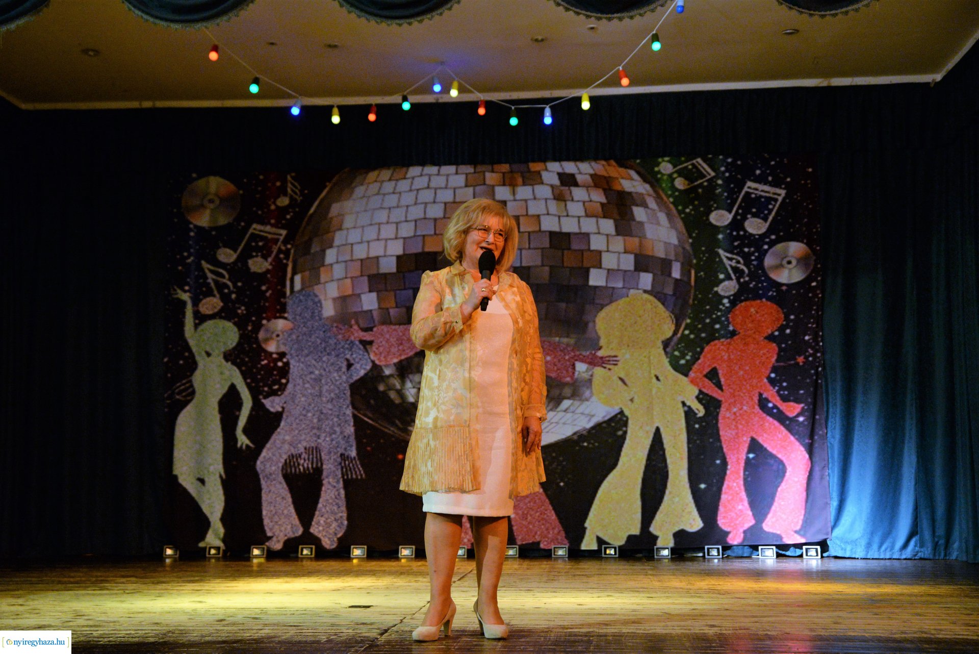 Jótékonysági  est a Jókaiban